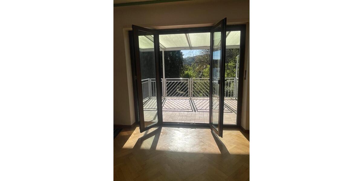 Etagenwohnung Saarbrücken Brebach-Fechingen - 3.5 Zimmer, 120 m&sup2;, 800&euro; | Angebot:26301533