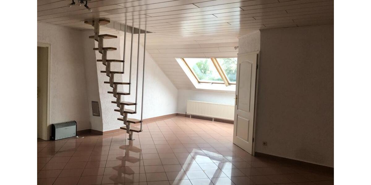 Hagsfeld-> Große helle 5-Zimmer WG ab sofort frei 5 zimmer