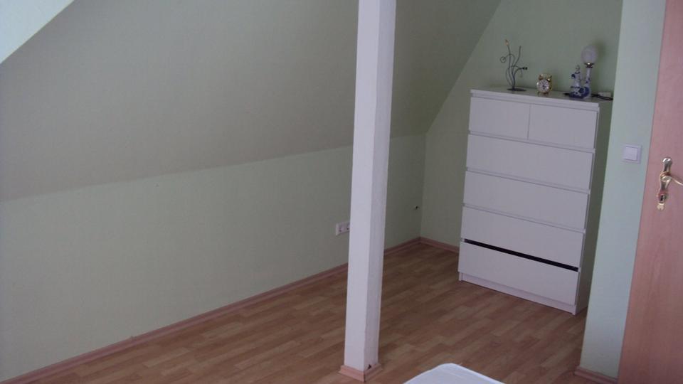 Dachgeschoßwohnung Rodewisch - 2.5 Zimmer, 65 m&sup2;, 470&euro; | Angebot:26299934