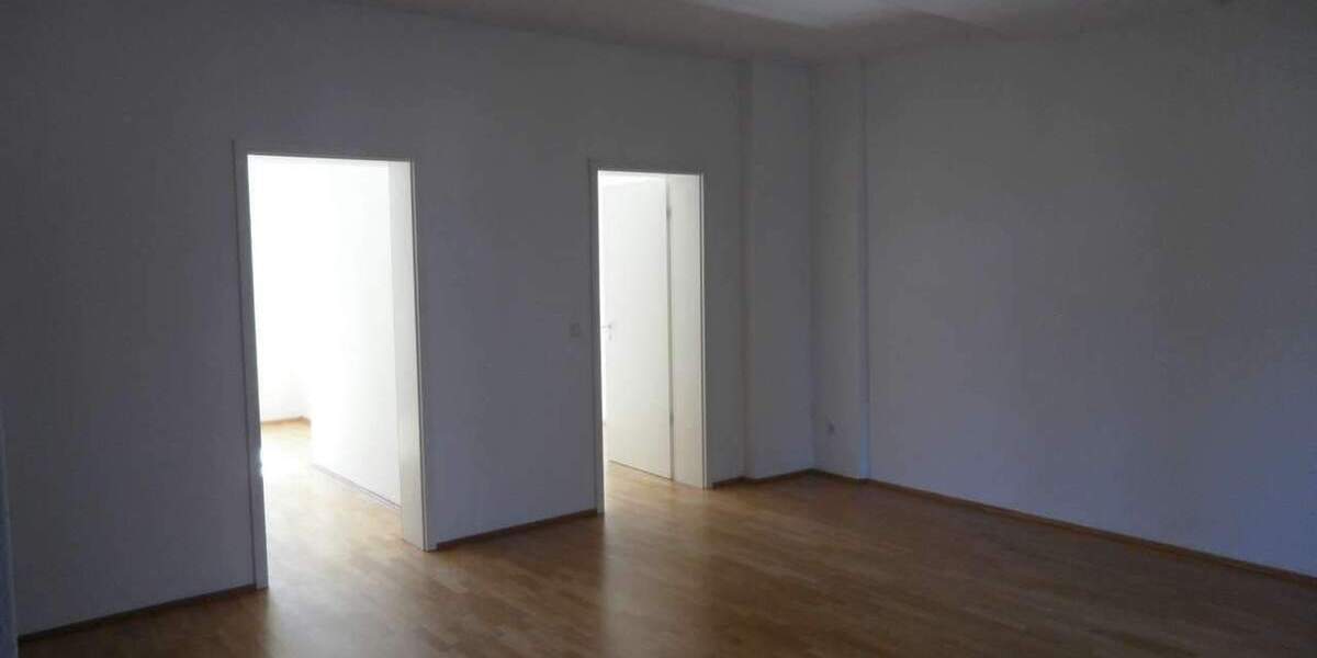 auch WG geeignet !!! Toll sanierte Wohnung, zentrumsnah, Balkon, Parkett, Vorratsraum 2 zimmer