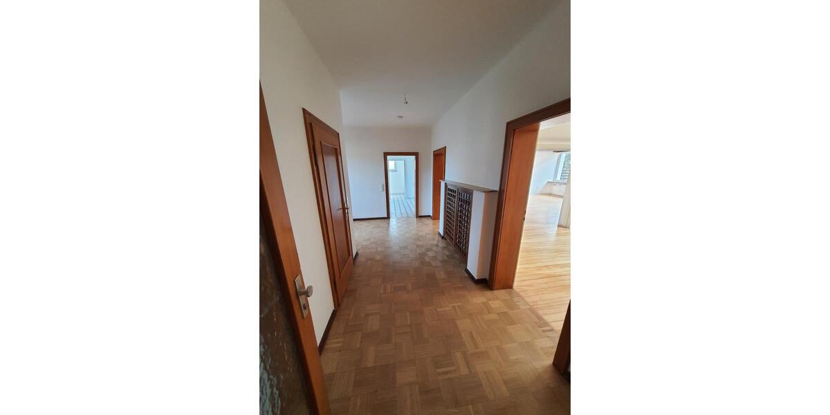 Einfamilienhaus Zweibrücken - 9 Zimmer, 251 m&sup2;, 1.790&euro; | Angebot:25980405
