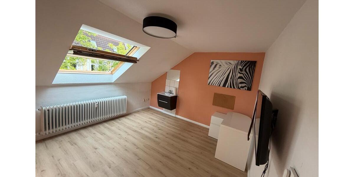 Dachgeschoßwohnung Kassel Südstadt - 1 Zimmer, 12 m&sup2;, 250&euro; | Angebot:26696977