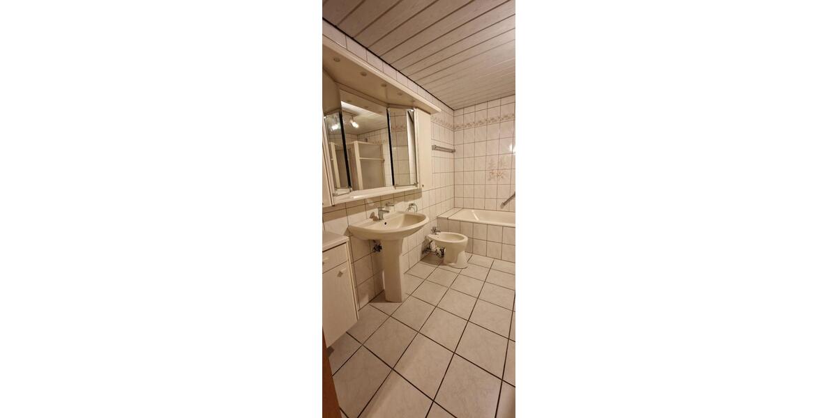 Etagenwohnung Haibach - 2 Zimmer, 140 m&sup2;, 1.300&euro; | Angebot:24636154