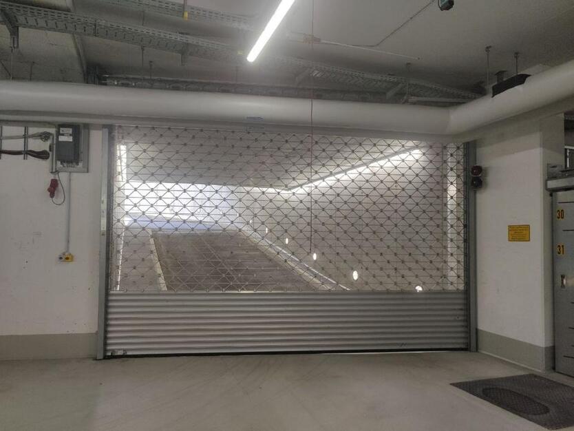 Sicherer Parkplatz in der Nähe der Donnersbergerbrücke verfügbar