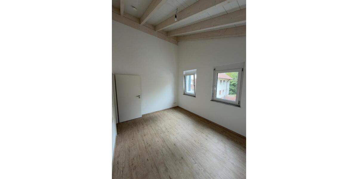 Dachgeschoßwohnung Neuffen - 3 Zimmer, 93 m&sup2;, 1.550&euro; | Angebot:26130342