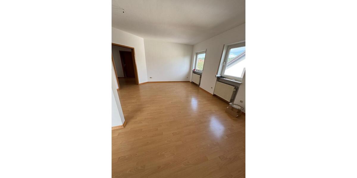 Dachgeschoßwohnung Großwallstadt - 2 Zimmer, 60 m&sup2;, 750&euro; | Angebot:26019894