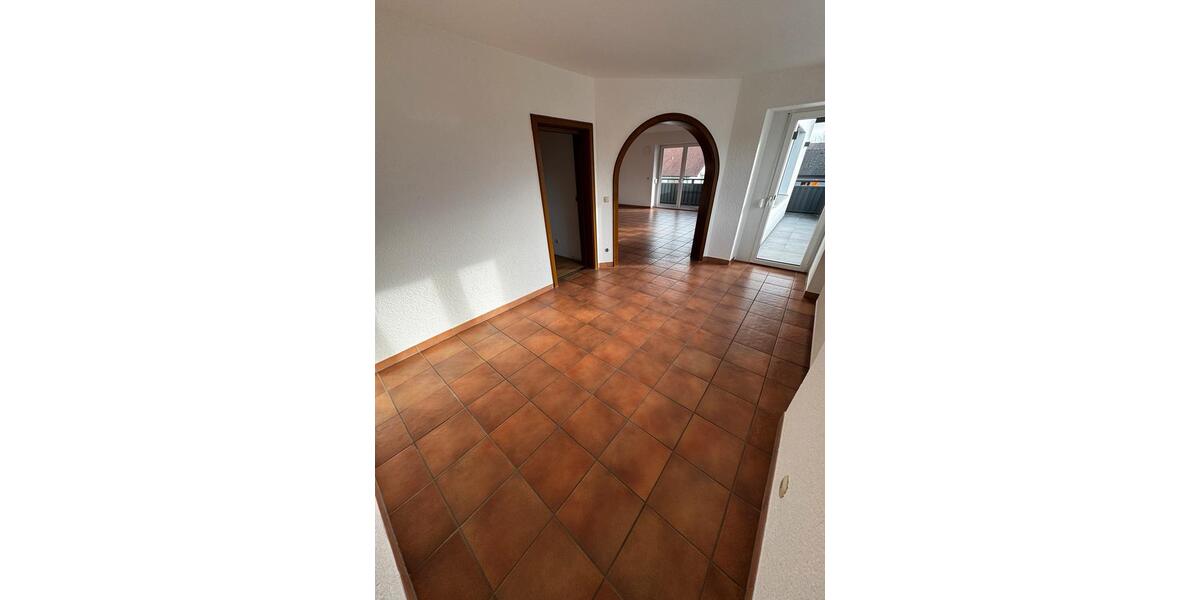 Etagenwohnung Wallersdorf - 5 Zimmer, 130 m&sup2;, 1.100&euro; | Angebot:25639624