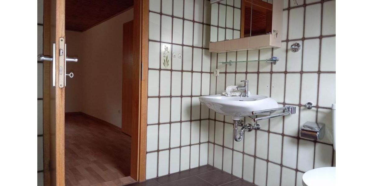 Dachgeschoßwohnung Sinsheim - 3 Zimmer, 100 m&sup2;, 680&euro; | Angebot:25105272