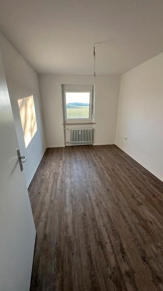 2. OG 4 Zimmer mit Balkon ab Dezember (frisch saniert) zimmer