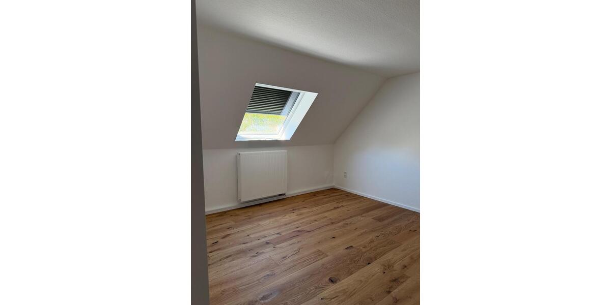 Dachgeschoßwohnung Meißner - 4 Zimmer, 97 m&sup2;, 780&euro; | Angebot:26348423