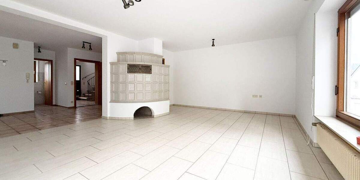 F&D | Gepflegtes Einfamilienhaus mit drei Garagen auf großem Grundstück 5 zimmer