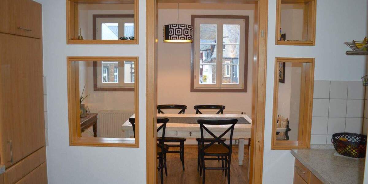 Stilvolles Wohnen im Zentrum Treis-Kardens. Moselnähe. Hoher Freizeitwert. Hochwertige Einbauküche. 4 zimmer