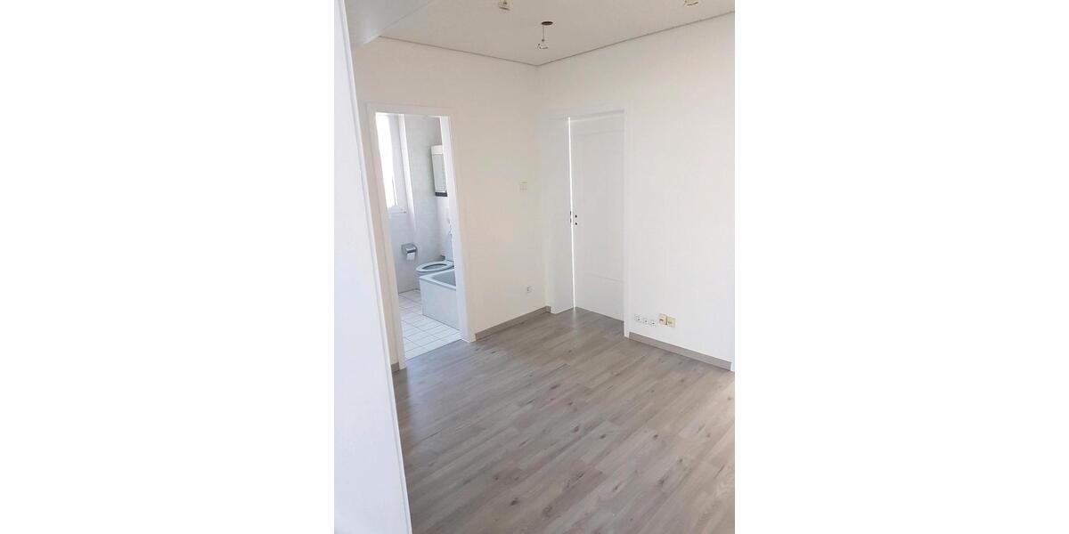 Etagenwohnung Solingen Wald - 3 Zimmer, 83 m&sup2;, 800&euro; | Angebot:25429103