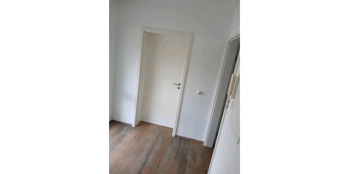 Etagenwohnung Pößneck - 3 Zimmer, 68 m&sup2;, 490&euro; | Angebot:26030081