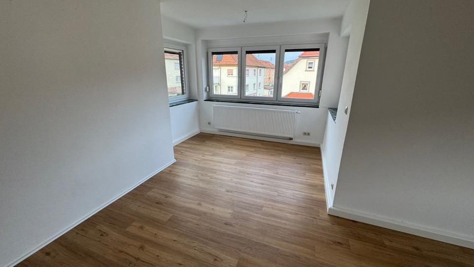 Etagenwohnung Weißenbrunn - 4 Zimmer, 100 m&sup2;, 775&euro; | Angebot:24623266