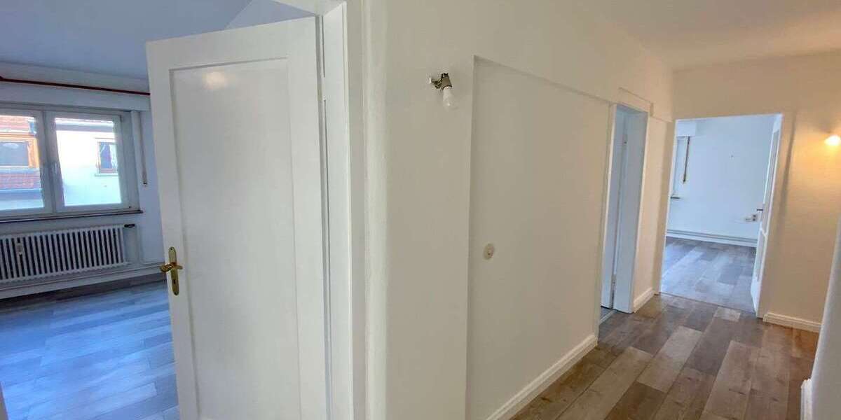 Etagenwohnung Pforzheim Innenstadt - 3 Zimmer, 84 m&sup2;, 800&euro; | Angebot:26731730