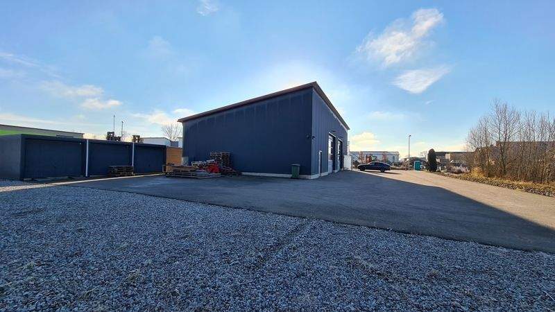 neuwertige Halle (beheizbar) mit Büro zu vermieten in Barbing zimmer