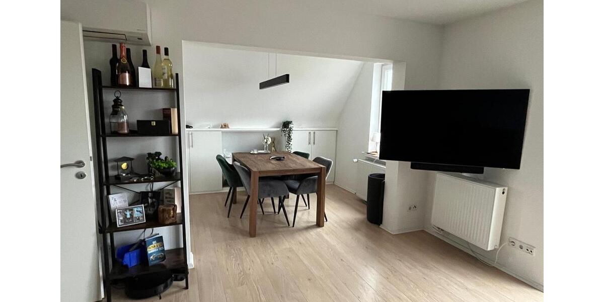 Dachgeschoßwohnung Oldenburg Eversten - 3.5 Zimmer, 82 m&sup2;, 1.500&euro; | Angebot:25633541