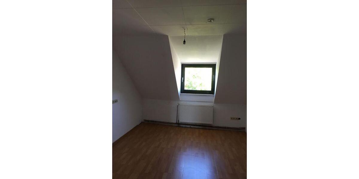 Dachgeschoßwohnung Saarbrücken West - 3 Zimmer, 85 m&sup2;, 590&euro; | Angebot:26365844