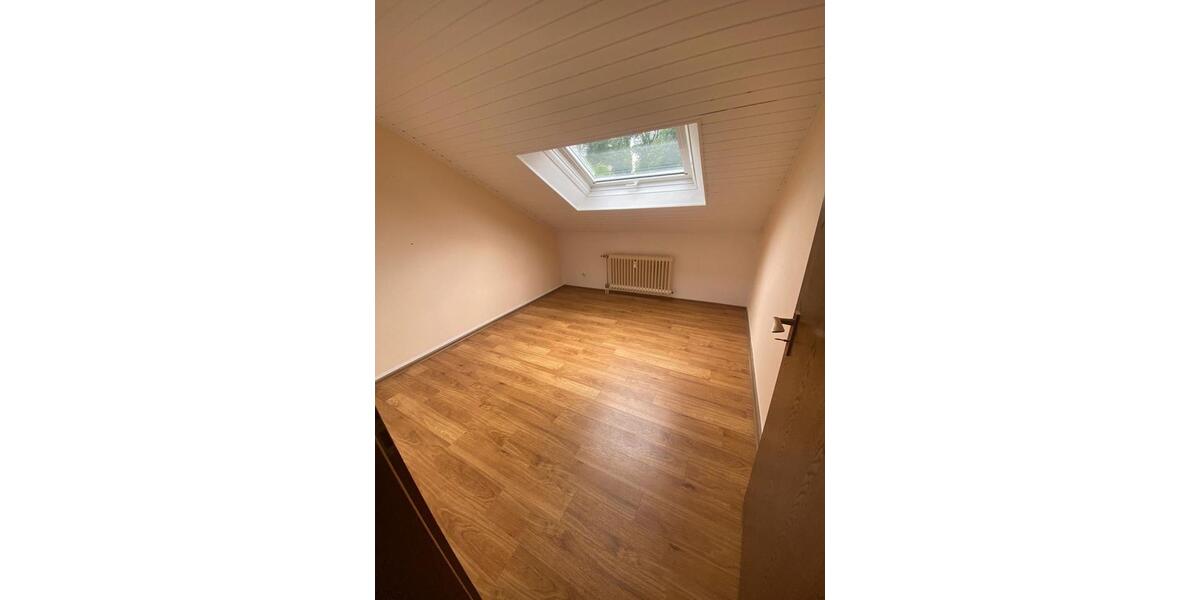 Dachgeschoßwohnung Meinerzhagen - 3.5 Zimmer, 79 m&sup2;, 870&euro; | Angebot:26040289