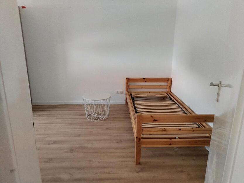 3 möbliertes WG Zimmer zu vermieten (WG neue Gründung)