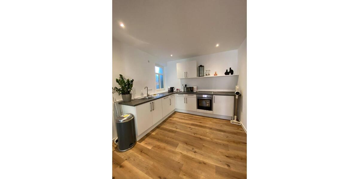 Natürlich sanierte und möblierte Altbauwohnungen zimmer