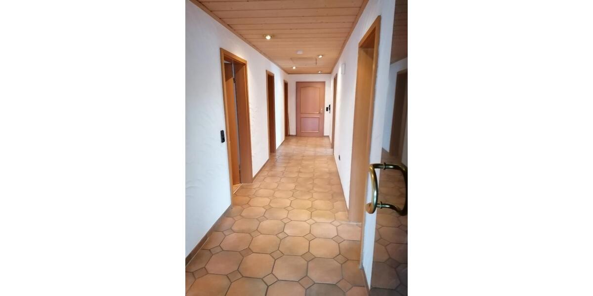 Dachgeschoßwohnung Hof Altstadt - 3 Zimmer, 100 m&sup2;, 590&euro; | Angebot:25978851