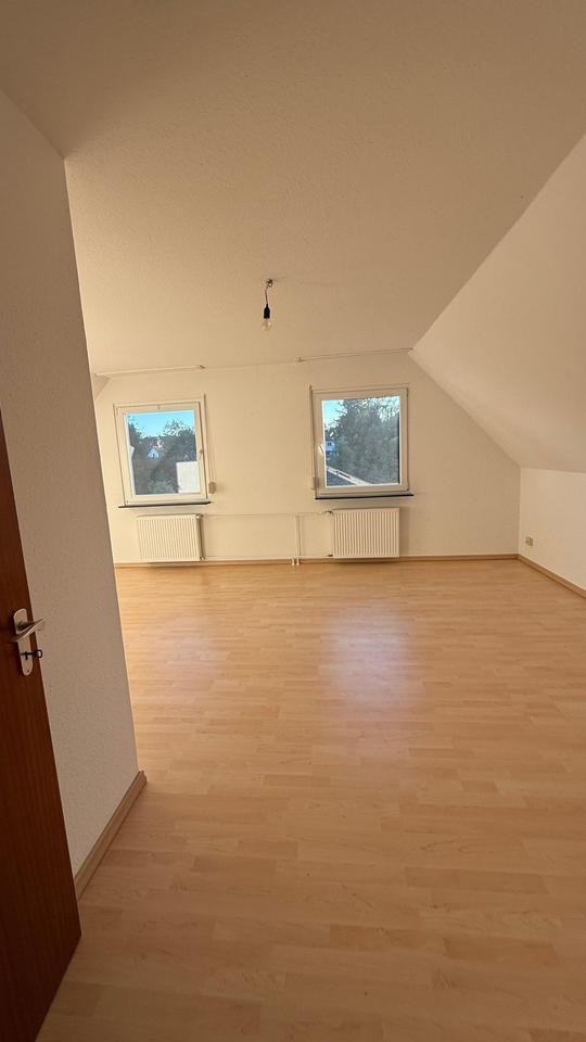 Charmante 3-Zimmer-Dachgeschosswohnung zimmer