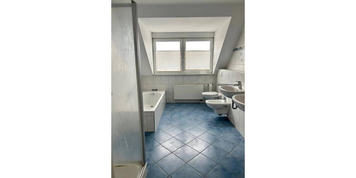 Etagenwohnung Oldenburg Kreyenbrück - 4 Zimmer, 130 m&sup2;, 1.200&euro; | Angebot:26740342