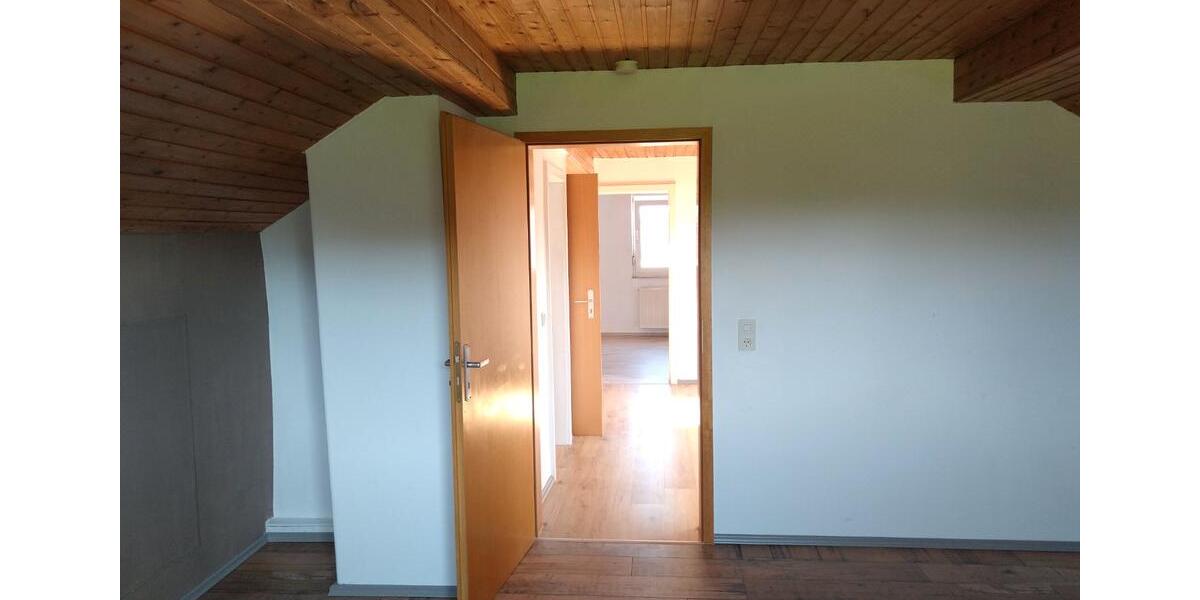 Dachgeschoßwohnung Neckarbischofsheim - 2 Zimmer, 47 m&sup2;, 590&euro; | Angebot:26610117