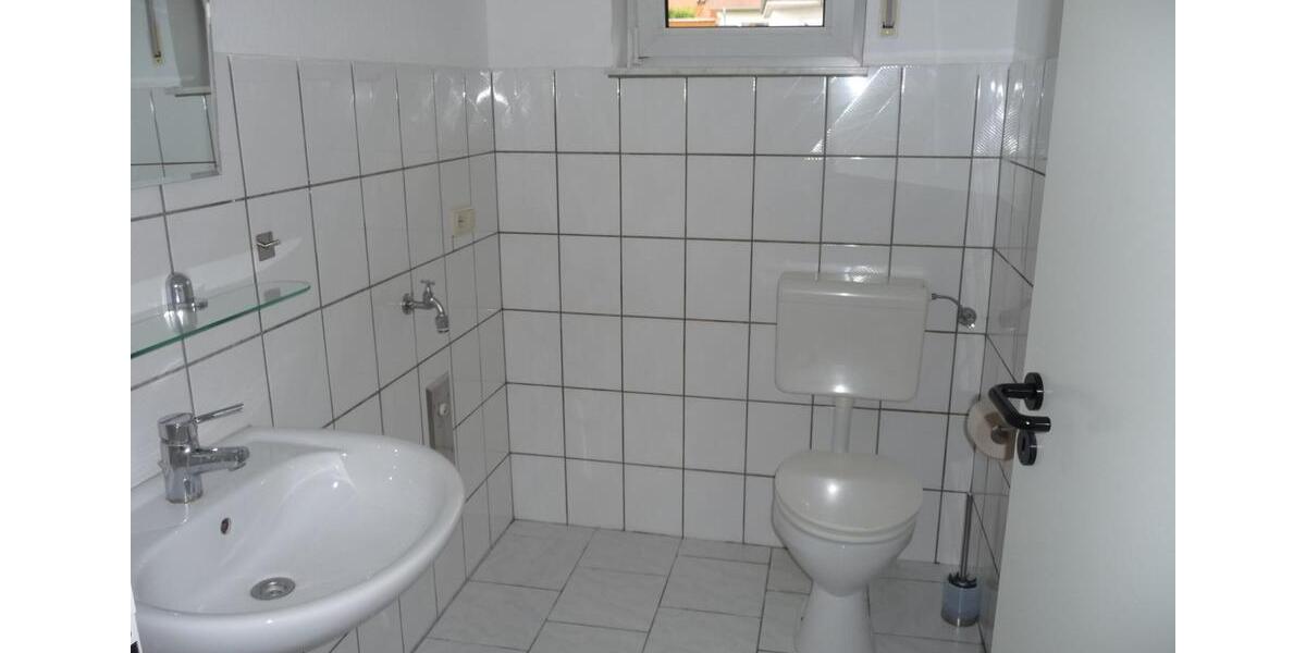 Tolle 3-Zimmer-DG-Wohnung,:Tel.: 0171 8310089 3 zimmer