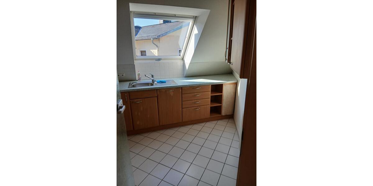 Dachgeschoßwohnung Niedernhausen - 3 Zimmer, 80 m&sup2;, 1.100&euro; | Angebot:25407890