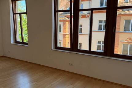Wohnung Plauen Stadtmitte - 2 Zimmer, 64 m&sup2;, 295&euro; | Angebot:26758862
