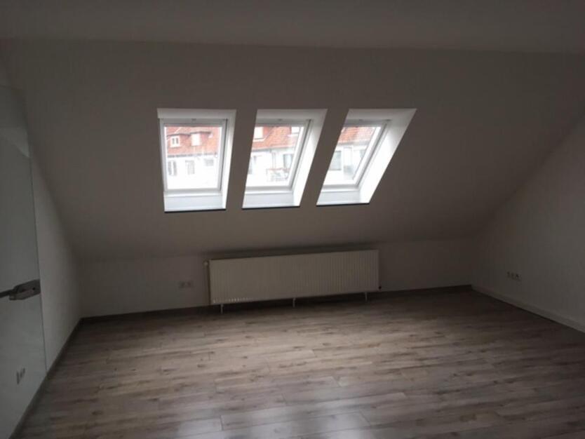 Attraktive, großzügige 3-Zimmer-Dachgeschosswohnung mit EBK zimmer