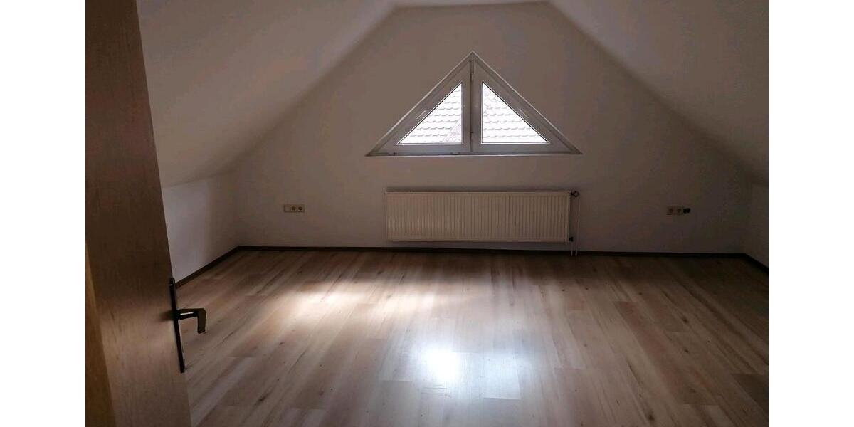 Dachgeschoßwohnung Saterland - 4 Zimmer, 84 m&sup2;, 707&euro; | Angebot:26123805