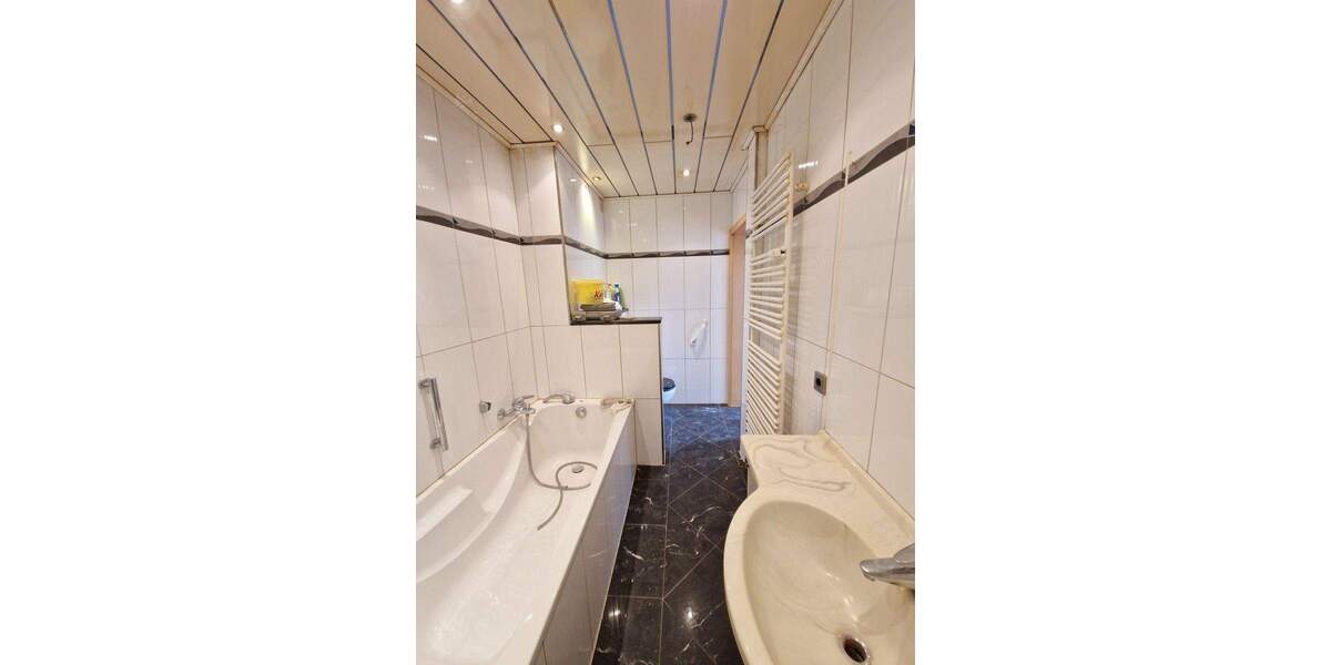 Komfortables Wohnen: Balkon, Tiefgarage, Pool & Sauna in Duisburg 3 zimmer