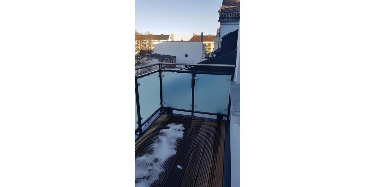 Dachgeschoßwohnung Hof Altstadt - 4 Zimmer, 100 m&sup2;, 1.250&euro; | Angebot:26470993