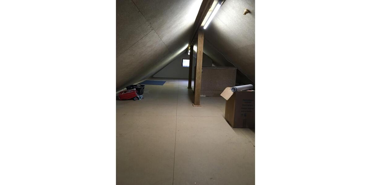 Dachgeschoßwohnung Wiehl - 3 Zimmer, 81 m&sup2;, 750&euro; | Angebot:25158354