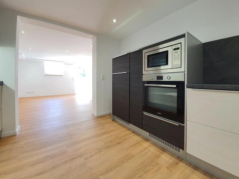 Freundliche 3-Zimmer-Wohnung mit EBK und Terrasse im Ahorntal