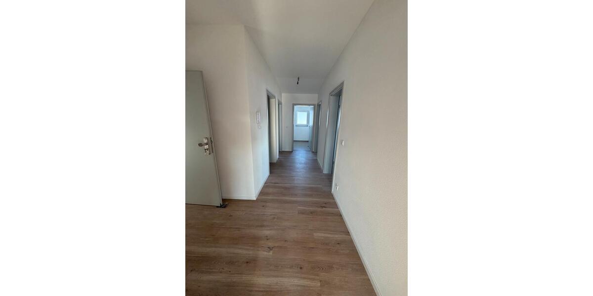 Etagenwohnung Wackersdorf - 3 Zimmer, 90 m&sup2;, 1.150&euro; | Angebot:24559474