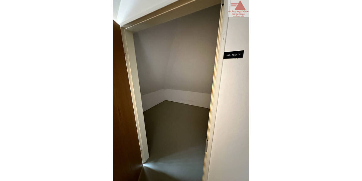 Etagenwohnung Glauchau - 2 Zimmer, 79 m&sup2;, 490&euro; | Angebot:25688144