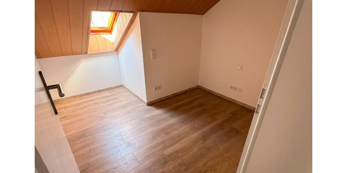 Dachgeschoßwohnung Otterbach - 4 Zimmer, 120 m&sup2;, 1.250&euro; | Angebot:26115257