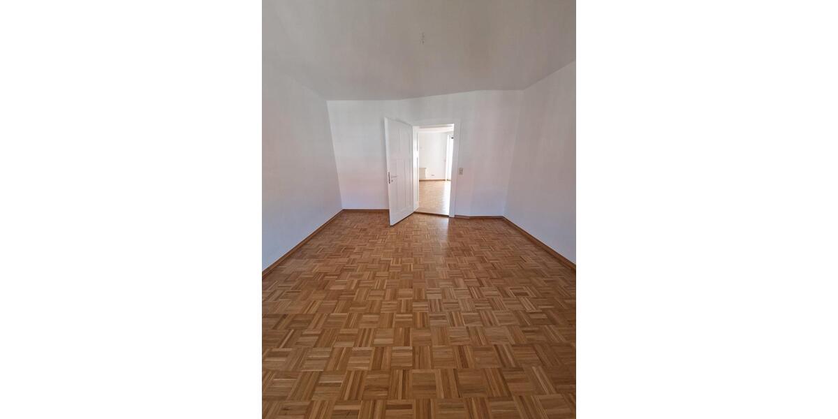Etagenwohnung Halle (Saale) Damaschkestraße - 4 Zimmer, 95 m&sup2;, 930&euro; | Angebot:26656971