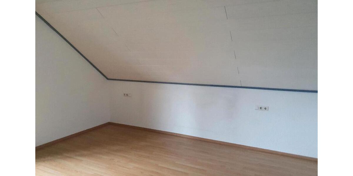 Dachgeschoßwohnung Schnaittenbach - 4 Zimmer, 130 m&sup2;, 1.050&euro; | Angebot:26223709