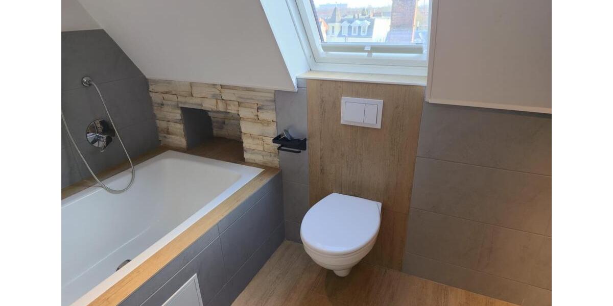 Dachgeschoßwohnung Emden - 3 Zimmer, 100 m&sup2;, 1.200&euro; | Angebot:24785331