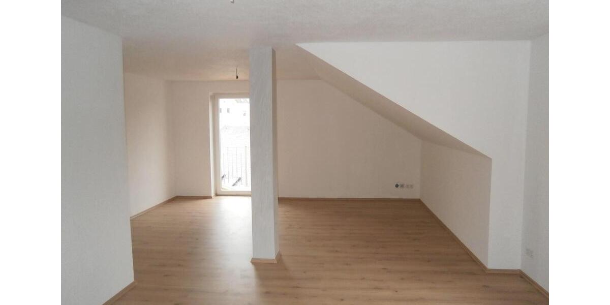 Dachgeschoßwohnung Leisnig - 3 Zimmer, 88 m&sup2;, 460&euro; | Angebot:24589883