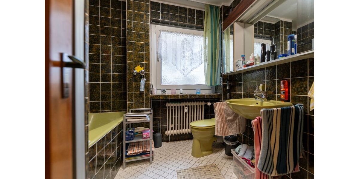 4 12 Zi., Küche, Bad, Gäste-WC, 2 x Loggia, Sauna, 4 zimmer