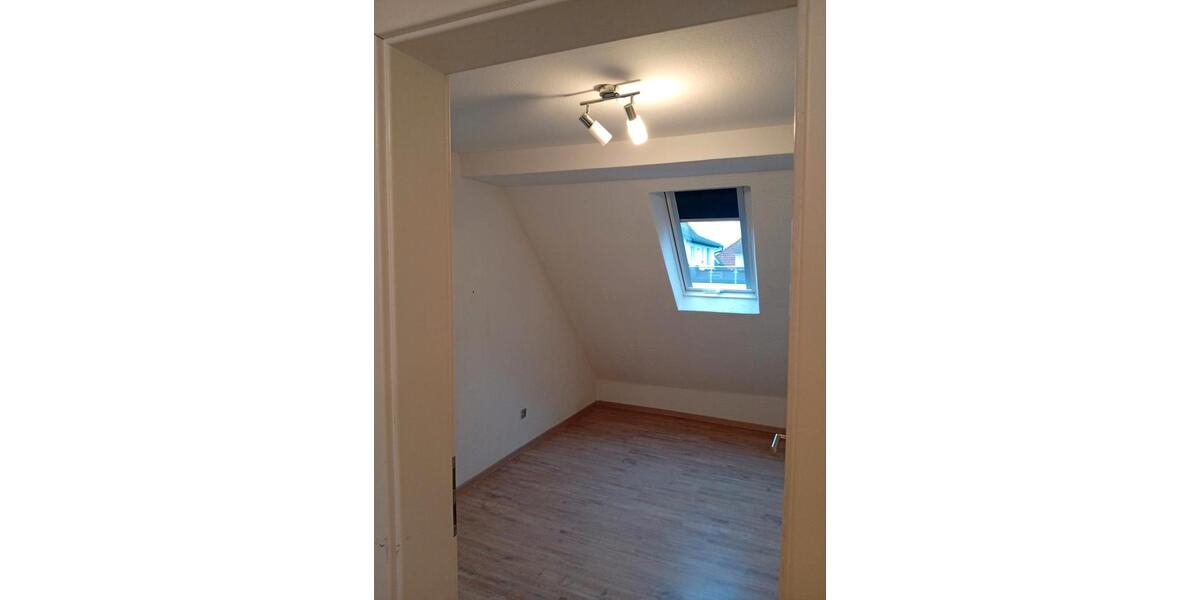 Dachgeschoßwohnung Frickenhausen - 3 Zimmer, 70 m&sup2;, 970&euro; | Angebot:24842570