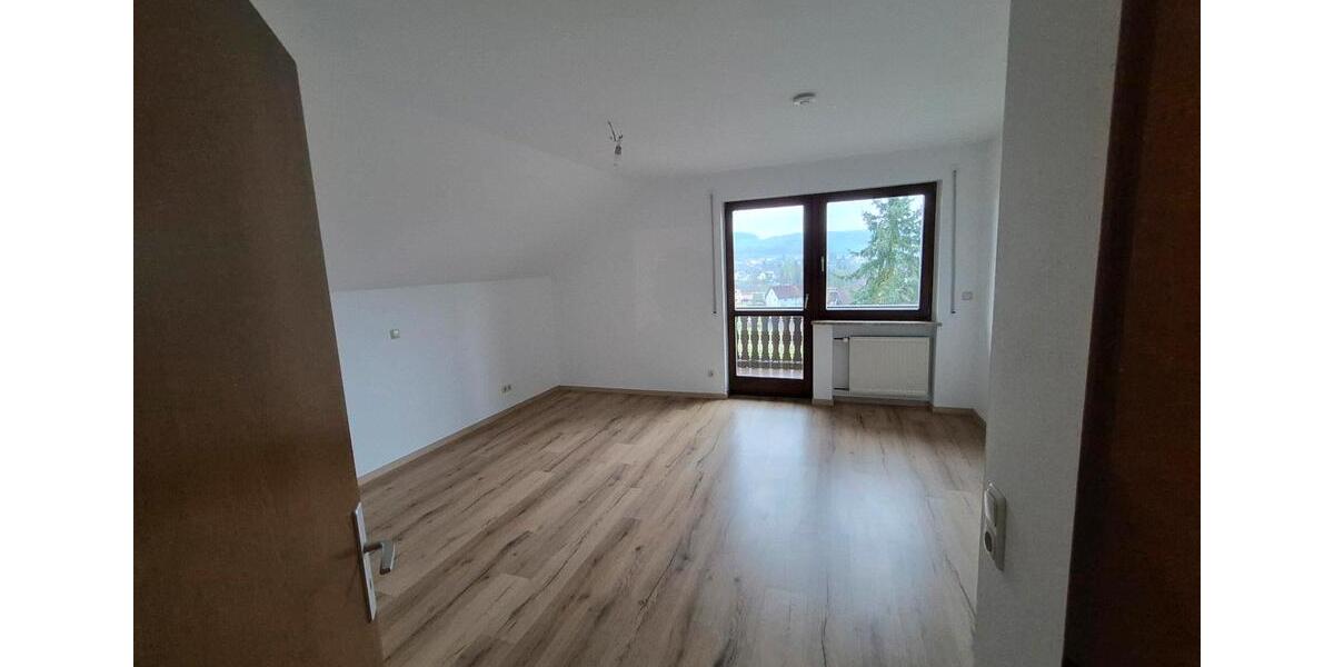Dachgeschoßwohnung Oberviechtach - 5 Zimmer, 125 m&sup2;, 1.000&euro; | Angebot:26606063