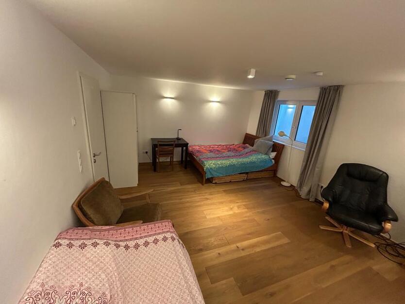 Möbliertes KellerZimmer mit Fenster & Fußbodenheizung –Heidelberg